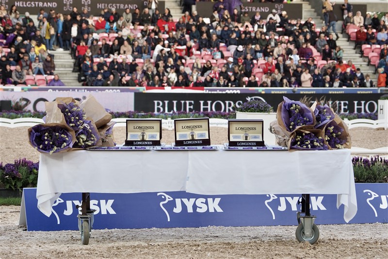 LONGINES var en af hovedsponsorene ved VM 2022, og der var et kostbart ur til vinderen i samtlige klasser.