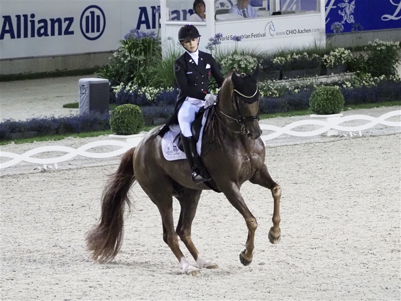 På Bohemian blev det til to starter og to sejre - 4*Grand Prix, og 4*Kür i kunstigt lys, her i en smuk pirouette.