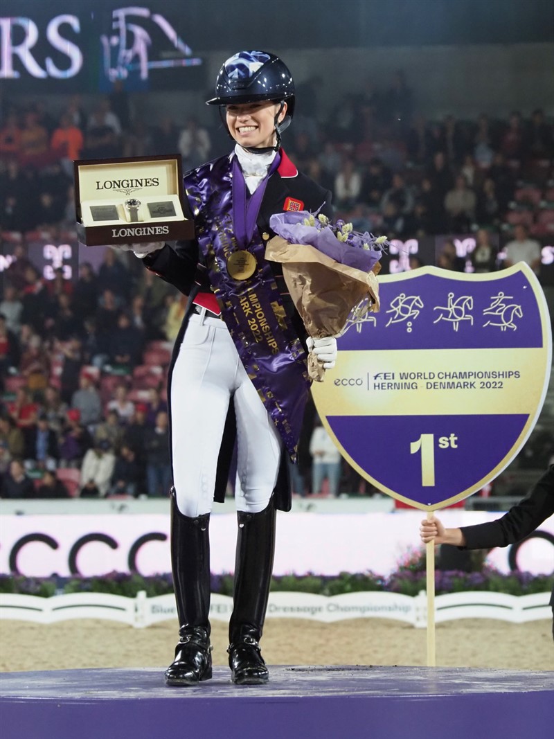 Mange drømmer om at eje et Longines ur. Dressursportens nye dronning Charlotte Fry er nu den lykkelige ejer af hele to af slagsen.
