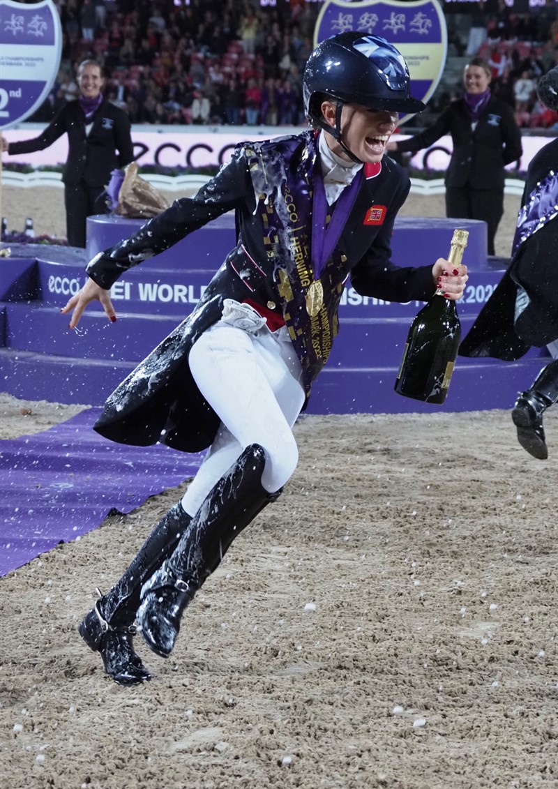 Det gik vildt til, da champagnepropperne sprang!