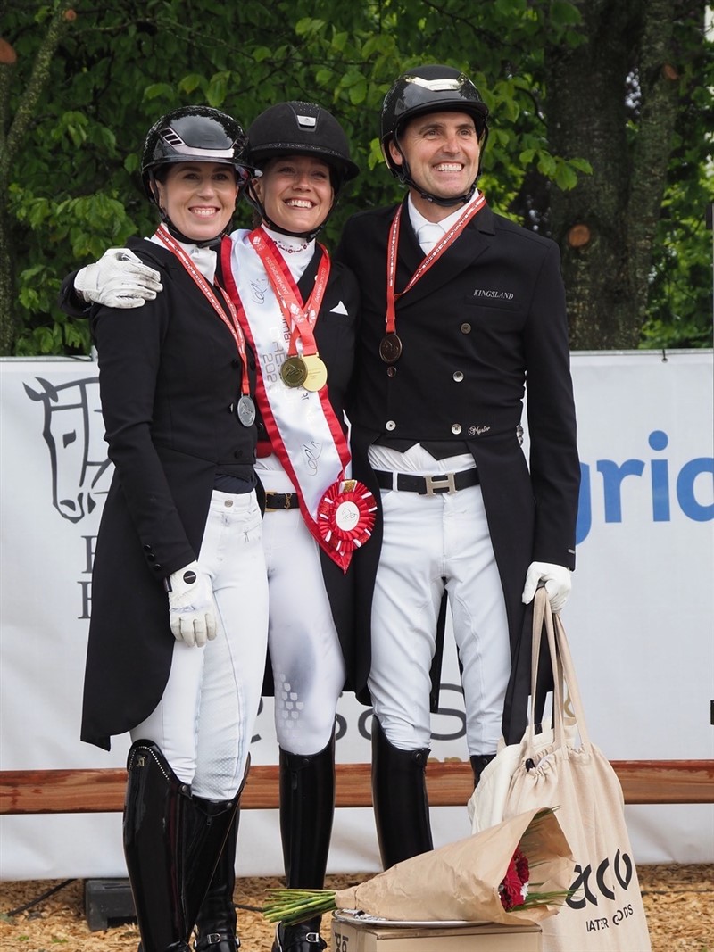 Carina, Cathrine og Andreas - årets tre medaljetagere.